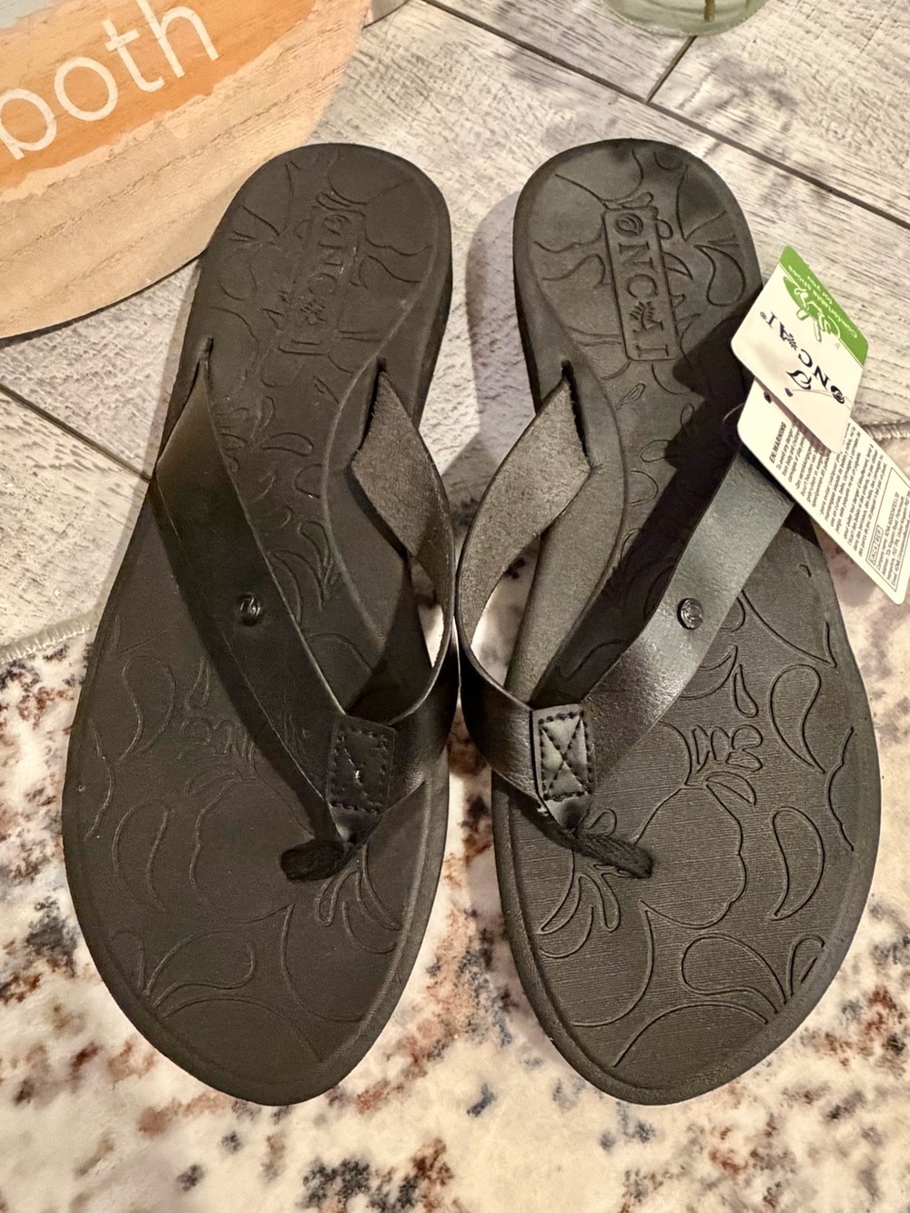 ONCAI Black Comfort Flip Flops Size 9.5 NWT
